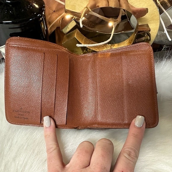 AUTHENTIC LOUIS VUITTON MONOGRAM COMPACT ZIP BIFOLD WALLET - Picture 7 of 14